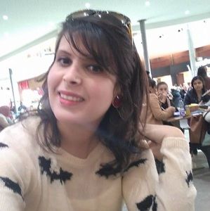 Meet your Posher, Afef